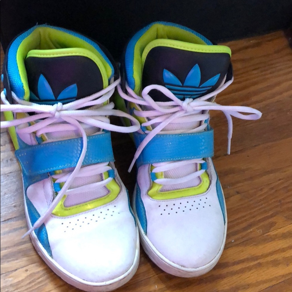 Adidas Roundhouse women’s size 7 1/2